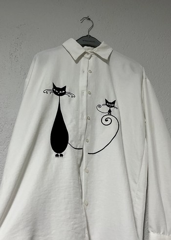 Düğmeli Beyaz Baskılı Kadın Gömlek - Görsel 2