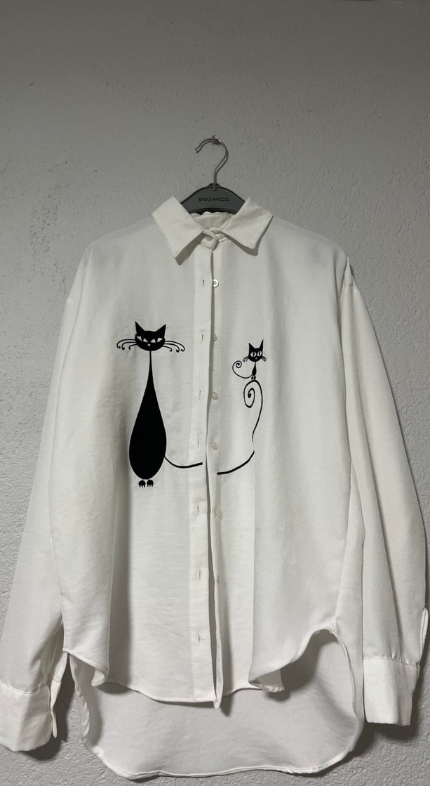 Düğmeli Beyaz Baskılı Kadın Gömlek - Görsel 3