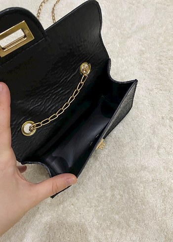 Zincir Detaylı Siyah Yılan Derisi Desenli Deri Çanta - Görsel 5