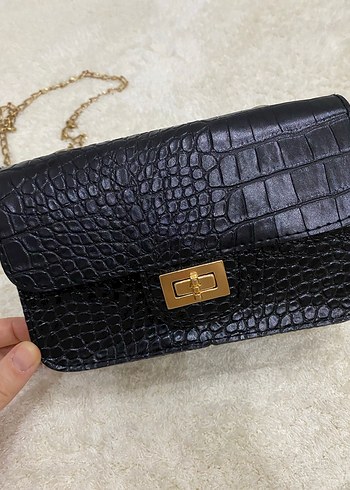 Zincir Detaylı Siyah Yılan Derisi Desenli Deri Çanta - Görsel 2