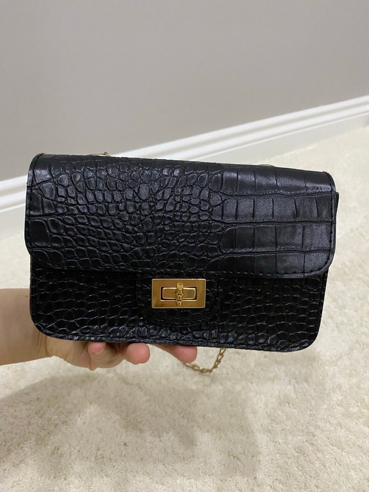 Zincir Detaylı Siyah Yılan Derisi Desenli Deri Çanta - Görsel 4