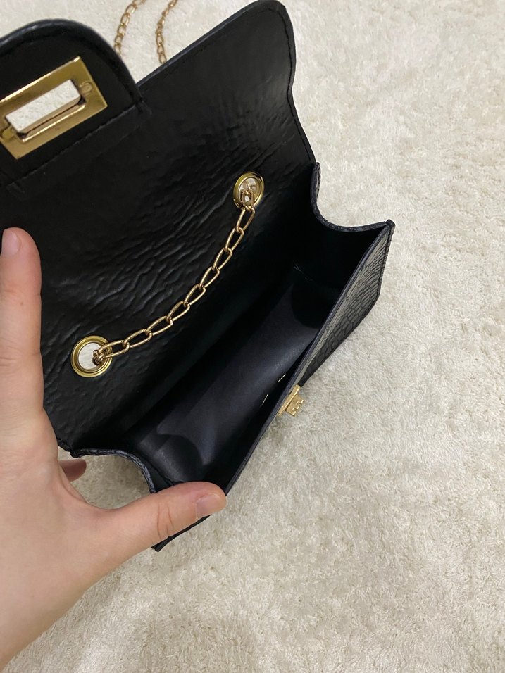 Zincir Detaylı Siyah Yılan Derisi Desenli Deri Çanta - Görsel 5