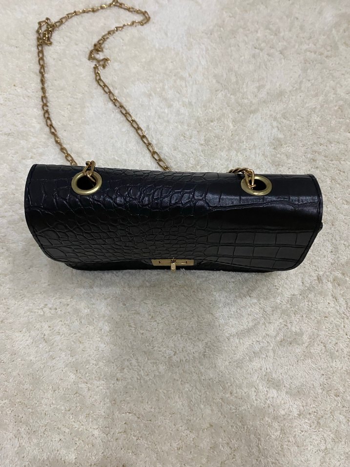 Zincir Detaylı Siyah Yılan Derisi Desenli Deri Çanta - Görsel 3