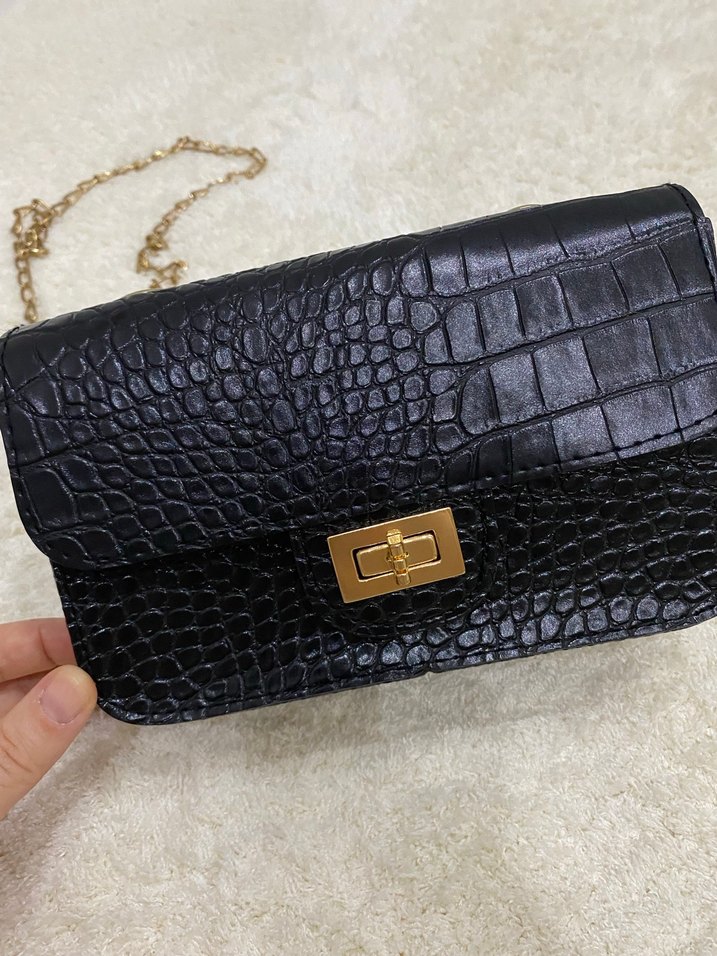 Zincir Detaylı Siyah Yılan Derisi Desenli Deri Çanta - Görsel 2