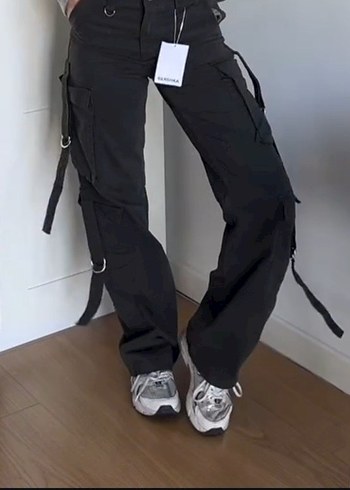 Bershka Koyu Askeri Yeşili Kargo pantolon