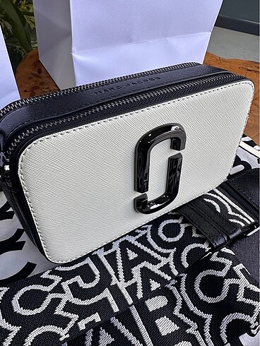  Beden Marc Jacobs Snapshot Black/White