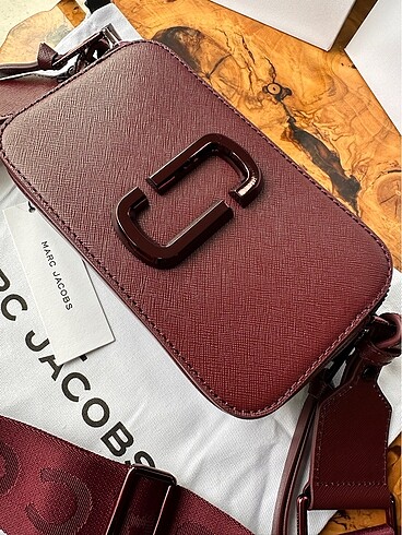 Beden Marc Jacobs Snapshot 615 Wine