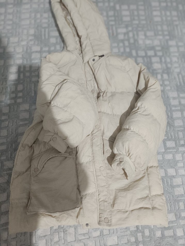 Beyaz Düğmeli Uzun Kadın Kışlık Ceket - Görsel 3