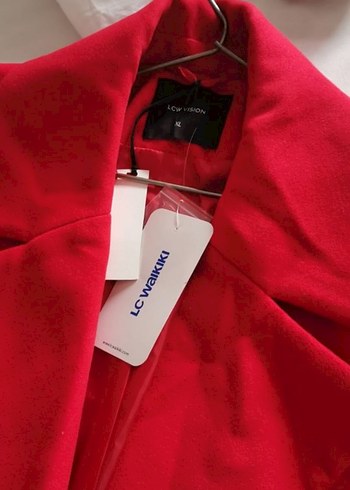 Kırmızı Düğmeli Uzun Kadın Kaban - Görsel 2