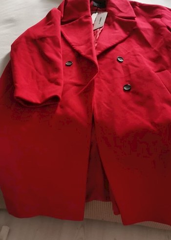 Kırmızı Düğmeli Uzun Kadın Kaban - Görsel 3