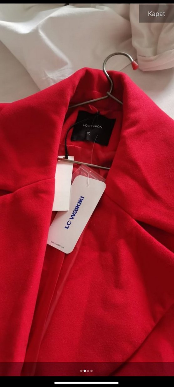 Kırmızı Düğmeli Uzun Kadın Kaban - Görsel 2