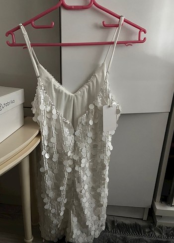 V Yaka İnce Askılı Beyaz Uzun Elbise - Görsel 3