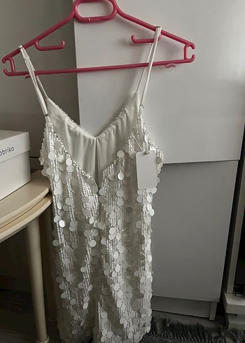 V Yaka İnce Askılı Beyaz Uzun Elbise - Görsel 4