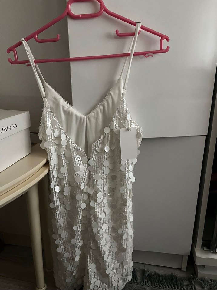 V Yaka İnce Askılı Beyaz Uzun Elbise - Görsel 4