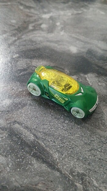  Beden Hot wheels araba hepsi yüz lira tane almak isterseniz bakarız