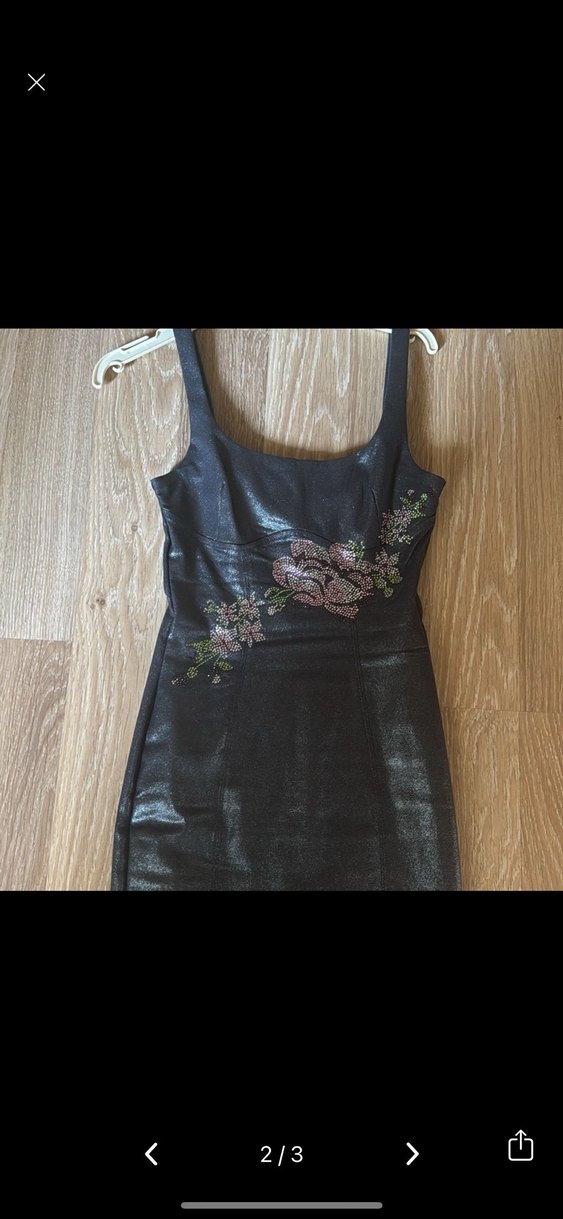 Siyah Deri Nakışlı Uzun Göğsü Kemerli Elbise - Görsel 2