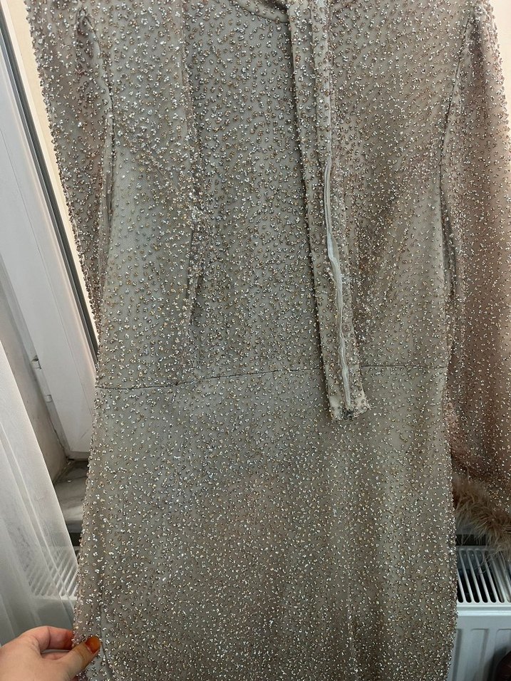 Kürk Detaylı Parlak Bej Uzun Abiye Elbise - Görsel 4