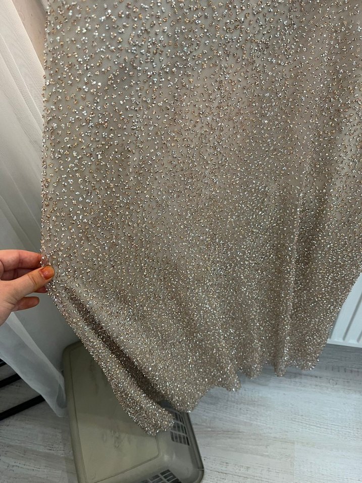 Kürk Detaylı Parlak Bej Uzun Abiye Elbise - Görsel 5