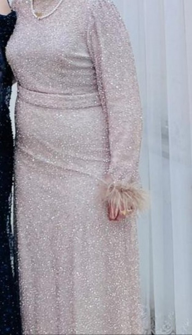 Kürk Detaylı Parlak Bej Uzun Abiye Elbise - Görsel 2