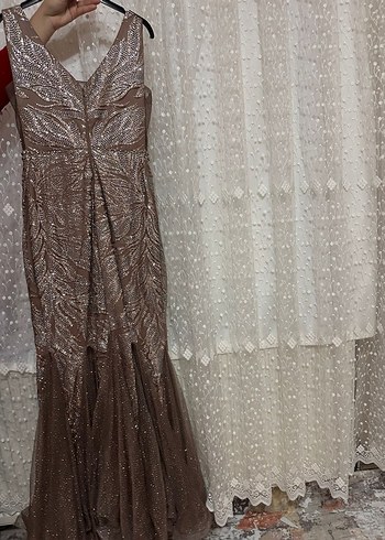 Bej Parlak Yılan Desenli Uzun Abiye Elbise - Görsel 6