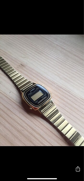 Casio retro gold