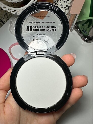  Beden S'Glam Ve Nyx Pudra