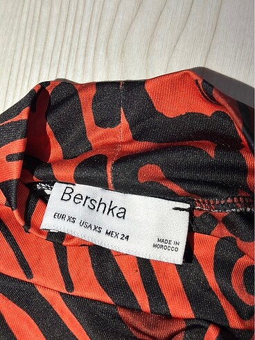 xs Beden kırmızı Renk Bershka Desenli Bluz