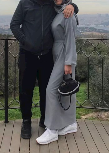 Gri Uzun Kollu Rahat Kesim Kadın Elbise bir kere giyilmiştir - Görsel 2