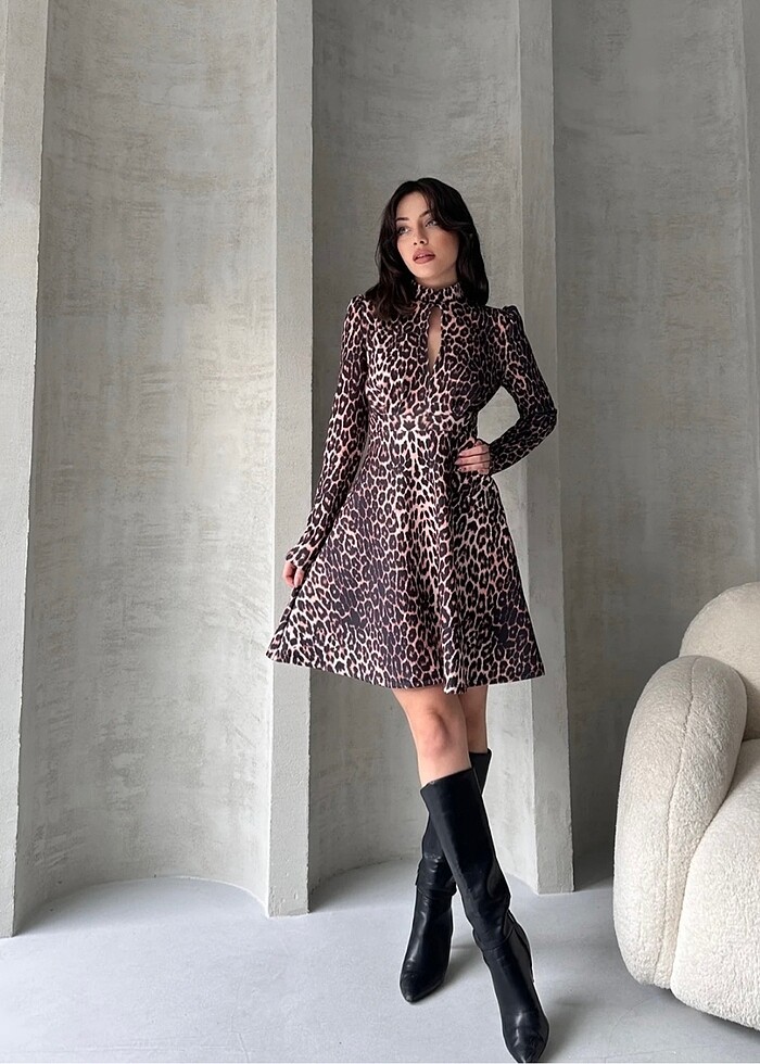 Öpücük Yaka Leopar Desenli Mini Çan Elbise - Görsel 2