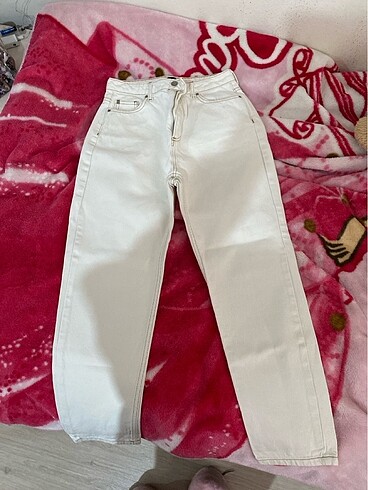Bir kac kere giyilmiş bej trenyolmilla jeans