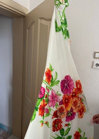 Çiçek Desenli Uzun abiye elbise - Görsel 2