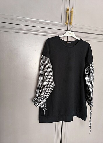 Diğer kolu büzgülü sweat