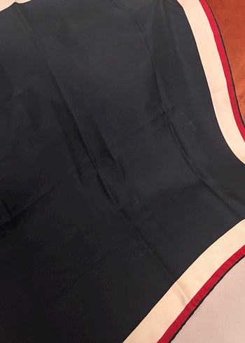 Drapeli Siyah Kadın Fular - Görsel 3