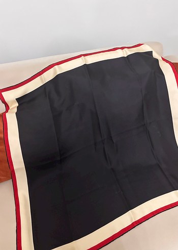 Drapeli Siyah Kadın Fular - Görsel 2