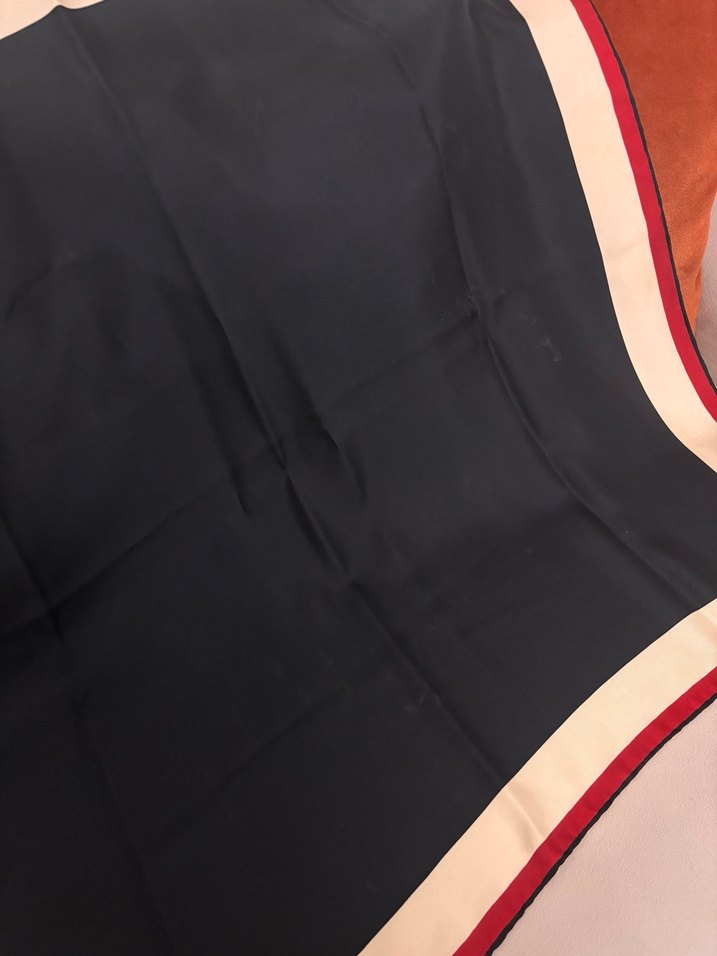 Drapeli Siyah Kadın Fular - Görsel 3