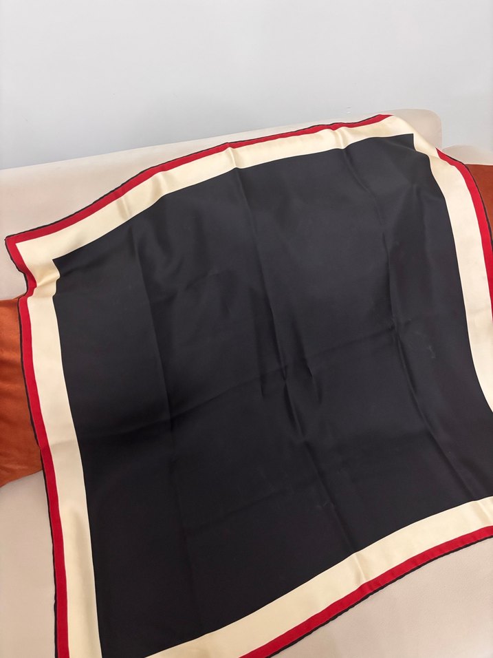 Drapeli Siyah Kadın Fular - Görsel 2