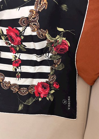 Çiçekli Fırfırlı Kadın Fular eşarp - Görsel 2