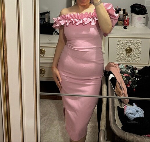 Pembe elbise