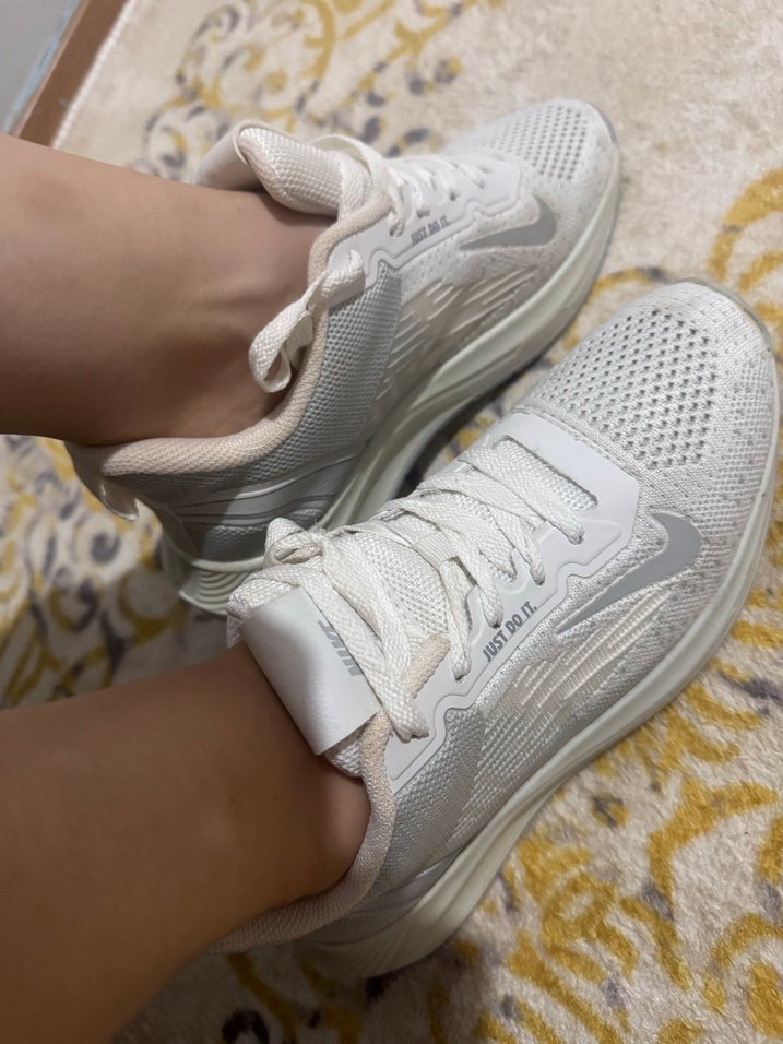 Gri Detaylı Beyaz Kadın Spor Ayakkabı - Görsel 2