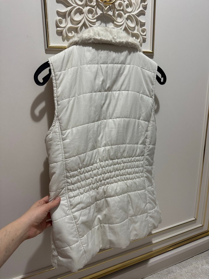 Beyaz Kürklü Yüksek Yakalı Kadın Yelek - Görsel 3