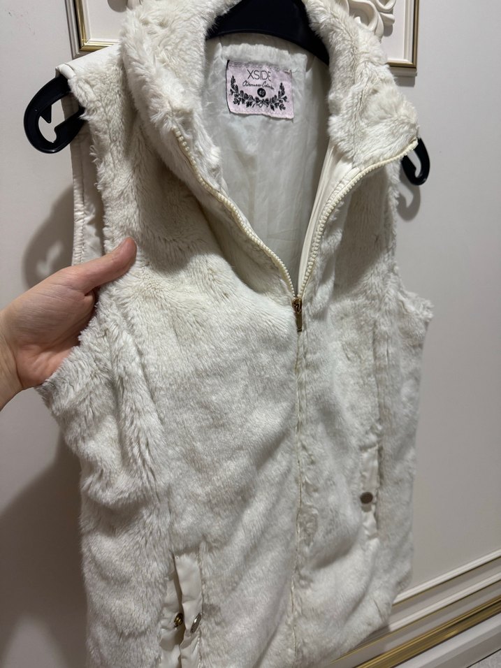 Beyaz Kürklü Yüksek Yakalı Kadın Yelek - Görsel 2