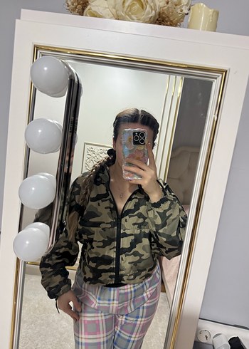 Kadın Kamuflaj Desenli Kısa Kesim Ceket - Görsel 4