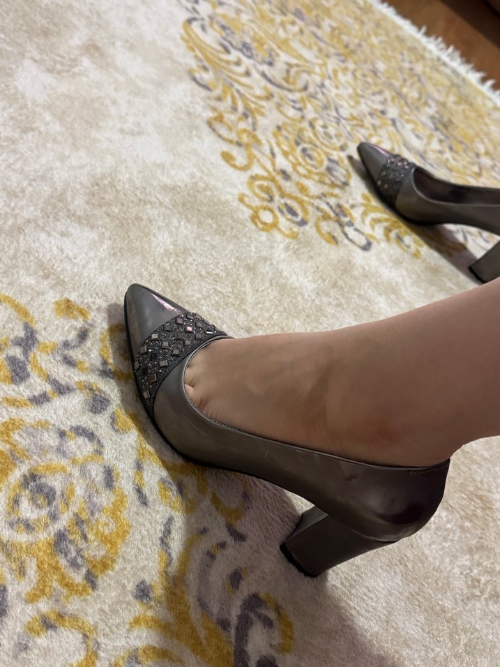 Gri Yılan Desenli Payetli Blok Topuklu Kadın Ayakkabı - Görsel 4