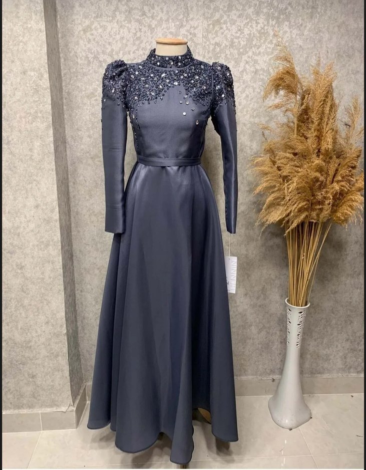 Boncuk İşlemeli Gri Uzun Abiye Elbise - Görsel 2