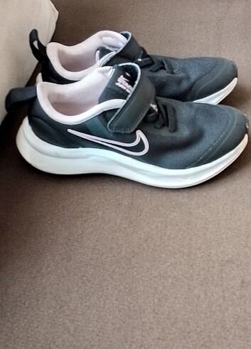 28 no Nike spor ayakkabı