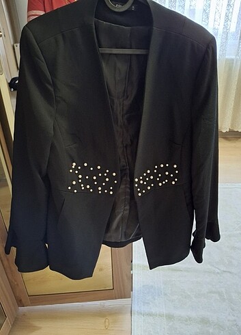 İnci ve fırfır detaylı blazer ceket