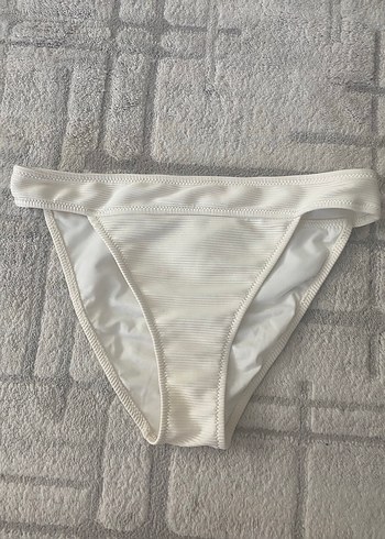Beyaz İnce Askılı Kadın Bikini Altı