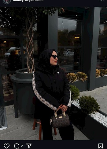 GUESSKemerli Siyah Kadın Kışlık Mont