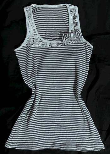 Fiyonklu Dantel Detaylı Vintage Bluz - Görsel 2