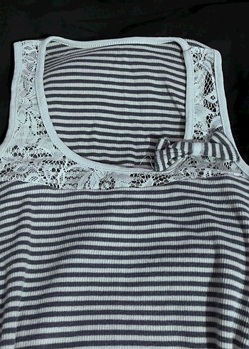 Fiyonklu Dantel Detaylı Vintage Bluz - Görsel 3